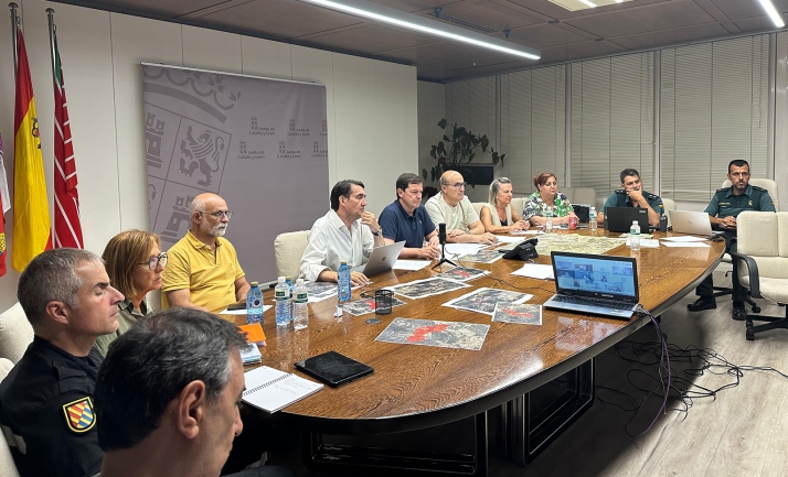 Mañueco preside el CECOPI para coordinar la lucha contra los incendios en León y Zamora