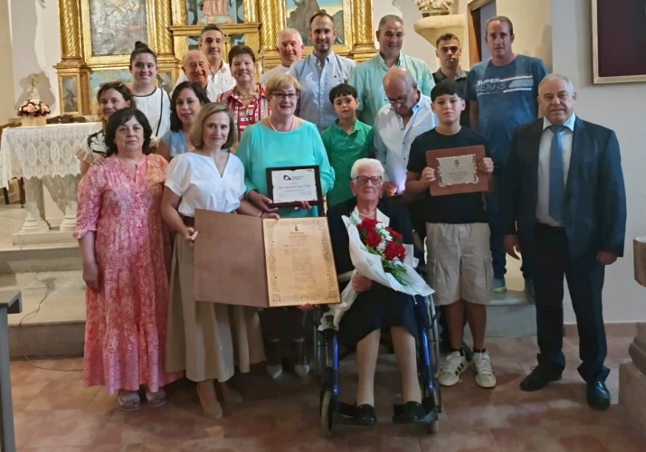 Adoración Cacho, un siglo de vida y memoria en Dévanos