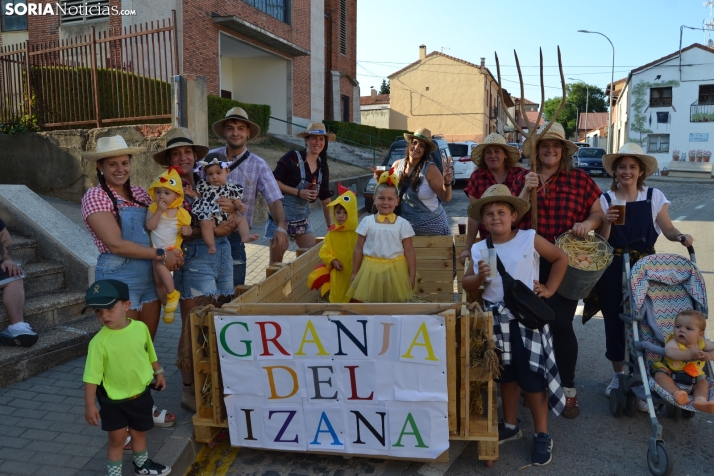 En imágenes: Tardelcuende celebra sus fiestas de la Juventud con una charanga de disfraces