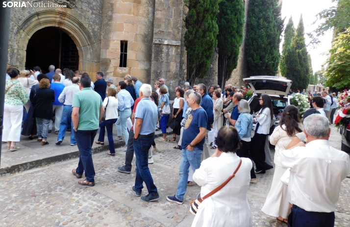 Doloroso y multitudinario adiós al bombero fallecido en los incendios de León