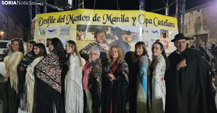 El Royo se viste de gala: el mantón y la capa reafirman su poder de convocatoria en una noche mágica