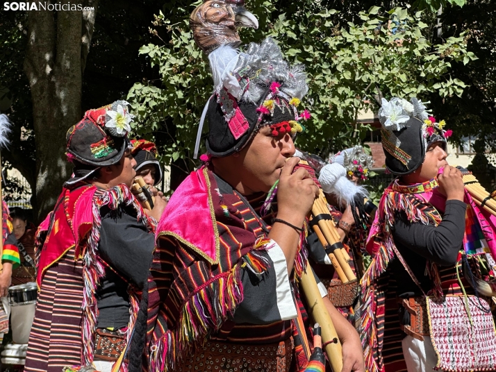 Galería y crónica: Los colores de Bolivia inundan Soria en honor a la Virgen de Urkupiña