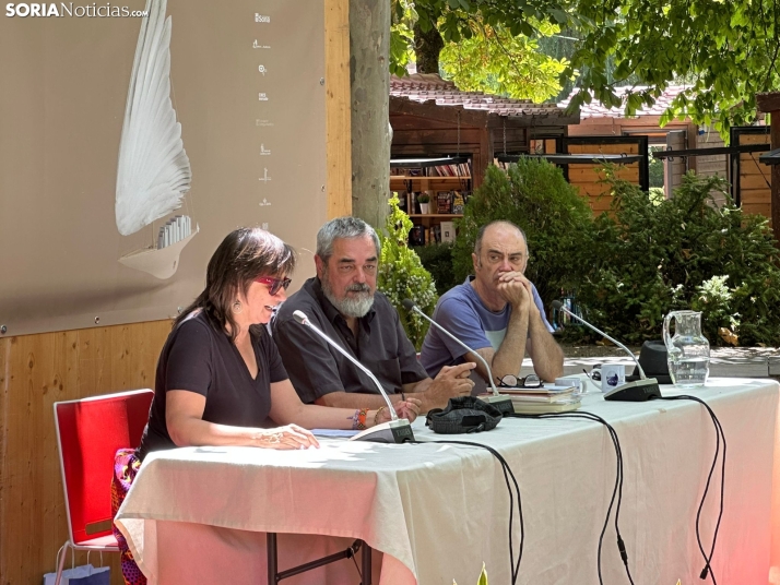 Carlos Aganzo, entre la vida a tiempo parcial y la poesía eterna, pone el broche de oro a Expoesía