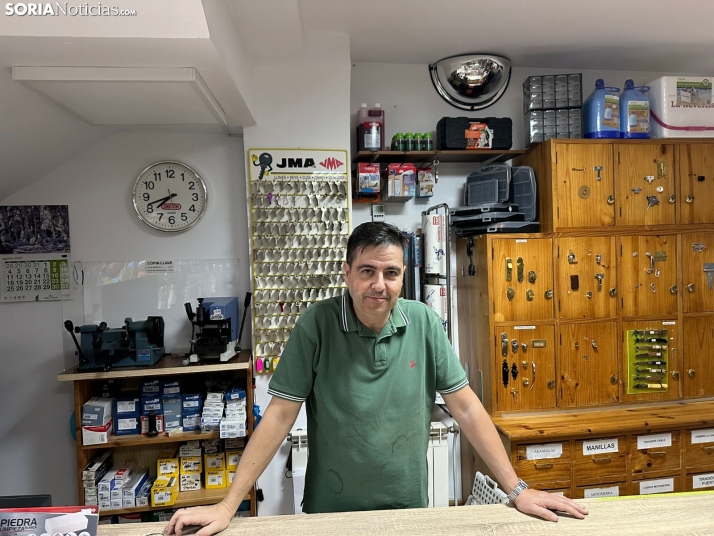 El ferretero de San Leonardo de Yagüe que planta cara a Amazon