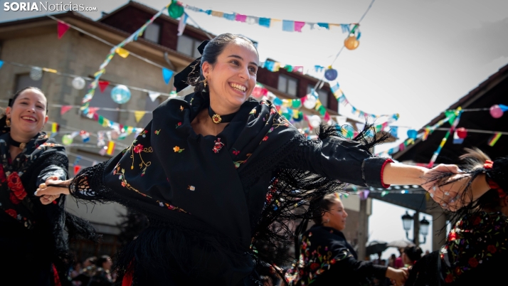 GALERÍA | Covaleda celebra San Lorencito bailando la jota entre tradición y alegría