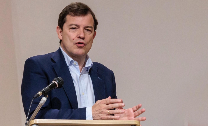 Mañueco exige a Sánchez que movilice ya al Ejército para los incendios en Castilla y León