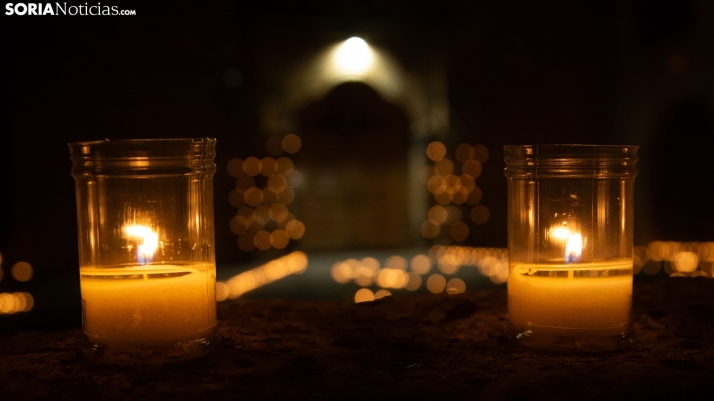 GALERÍA | La magia de miles de velas y la música de la JOSS envuelven el patrimonio de San Esteban de Gormaz