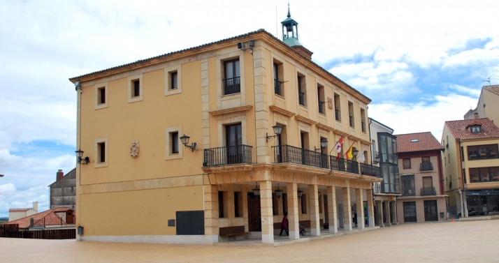 Almazán convoca dos plazas fijas de administrativo y auxiliar administrativo