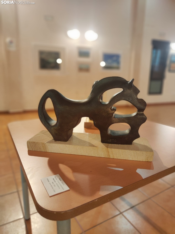 Arte y talento local brillan en la exposición colectiva de Carbonera de Frentes