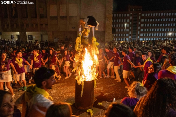 Fotos: Ólvega se despide de sus fiestas de la Juventud con la Quema del Bulinga