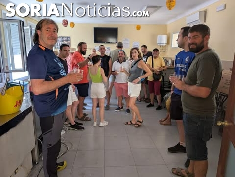 Carbonera brinda con cerveza en una cata para saborear sin prisas