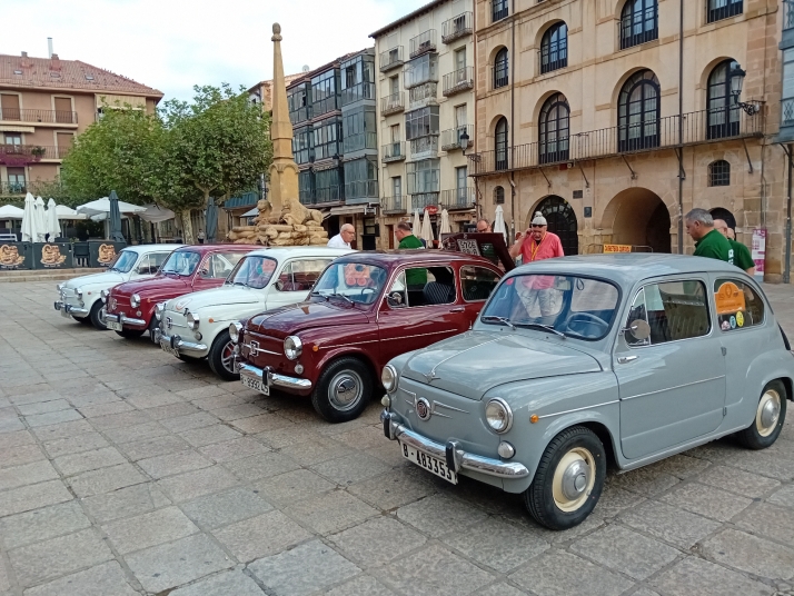 La nostalgia del Seat 600 vuelve a las carreteras sorianas con una concentración de 60 vehículos
