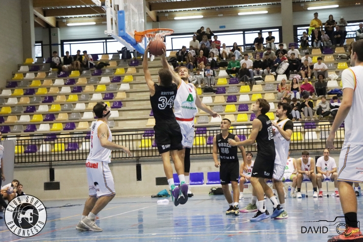 Un mal tercer cuarto condena al CSB Décimas en el primer partido de la temporada