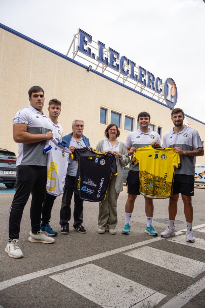 Presentación de la nueva equipación del Balonmano Soria.