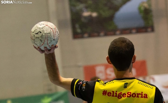 Un San Andrés de infarto lleva en volandas al Balonmano Soria a su primer triunfo en Plata