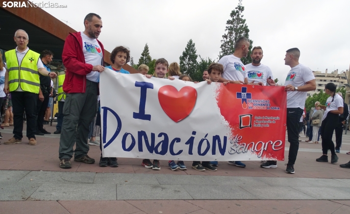La solidaridad inunda la ciudad y el Duero en la XI Marcha por la Vida