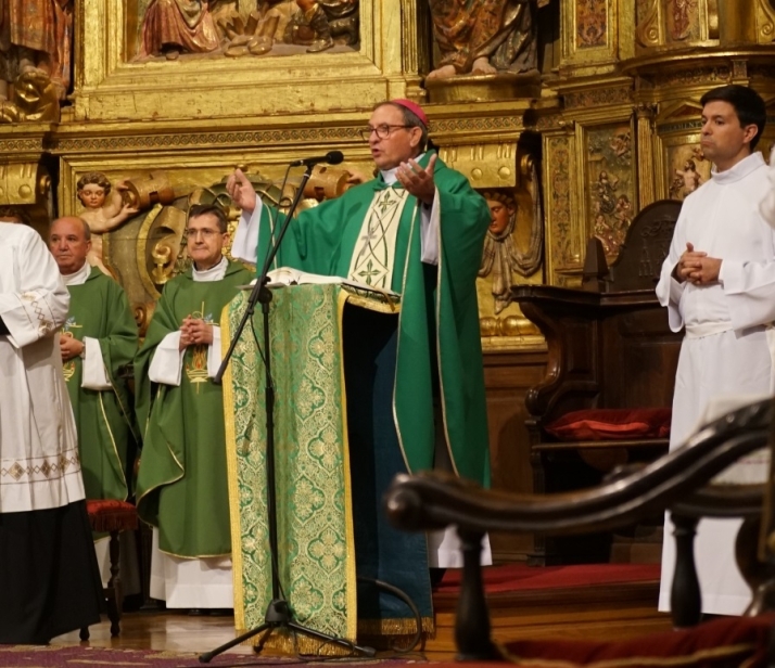 Fieles y sacerdotes arropan al obispo Abilio Martínez en su adiós a Osma-Soria