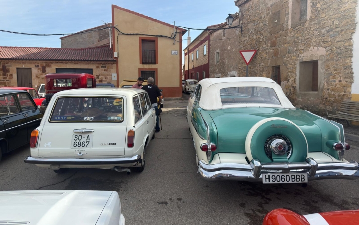 Valdelagua y Ólvega unen fuerzas para dinamizar el Moncayo con su ruta de coches clásicos