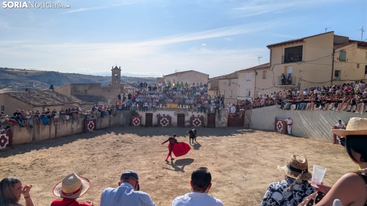 Tarde de fiesta en la plaza de toros más antigua de la provincia