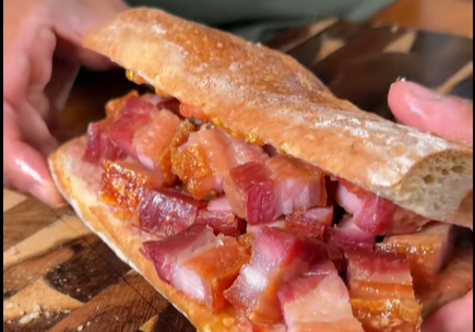 El bocadillo de torrezno del que Paco Roncero estaría orgulloso
