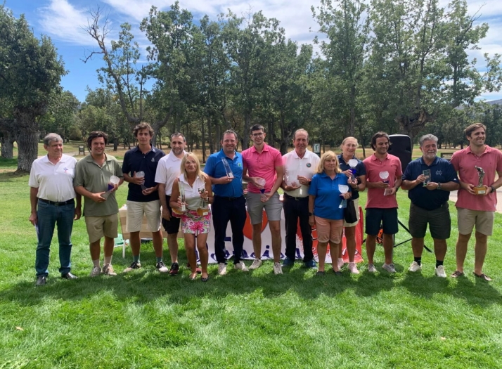 Íñigo Fernández y Fuencisla Ramos, ganadores del XIX Torneo Donantes de Sangre en el Club de Golf Soria