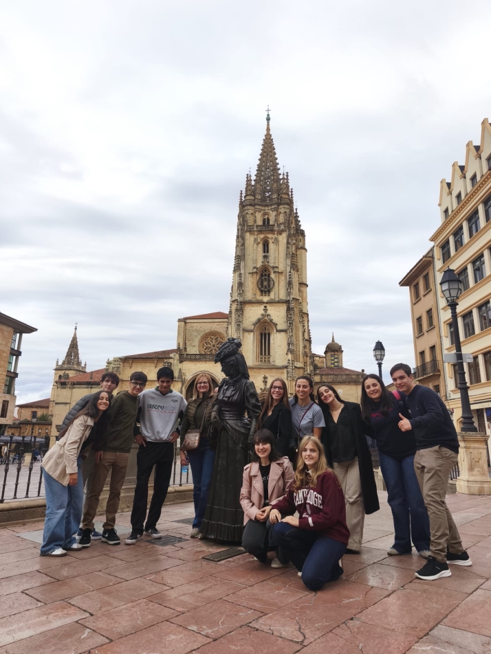 Visita de los estudiantes del Antonio Machado  a Oviedo.