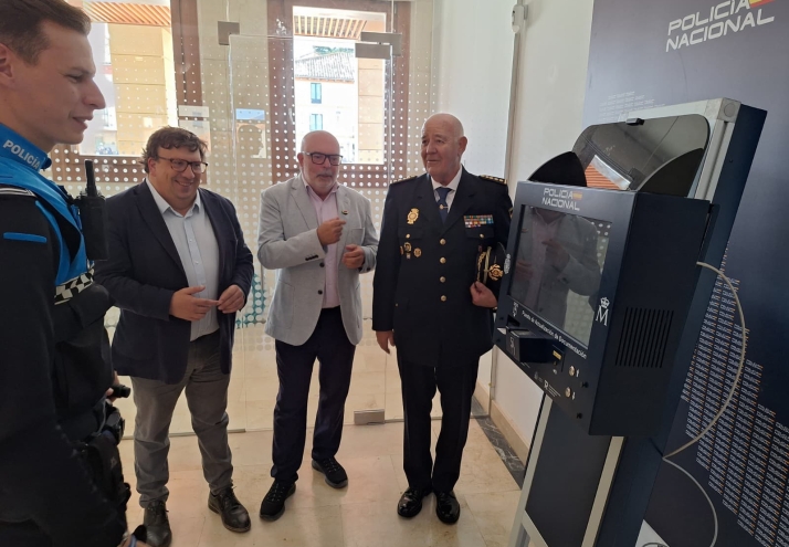 Almazán estrena un punto para actualizar el DNI y recibirá una oficina móvil 