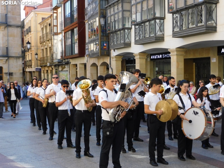 GALERÍA | Soria ya respira el ambiente festivo de San Saturio con el pasacalles de la Banda