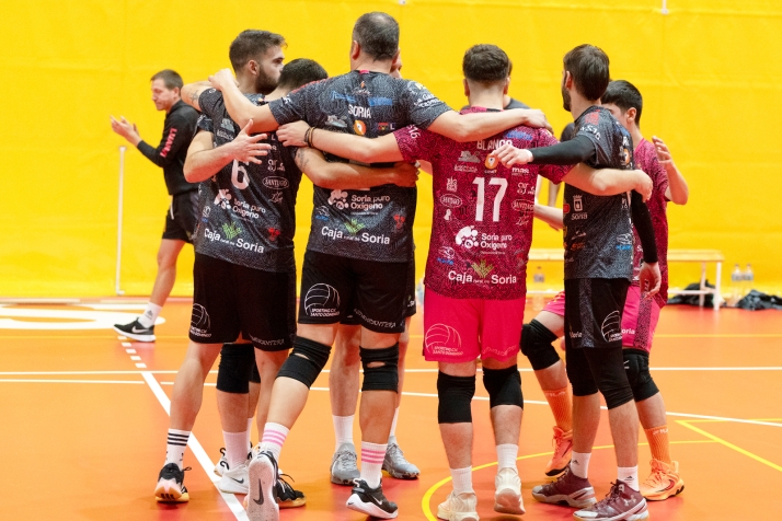 El Moreno Sáez Sporting supera al Coslada (3-1) en Los Pajaritos y se sitúa líder de la Primera División