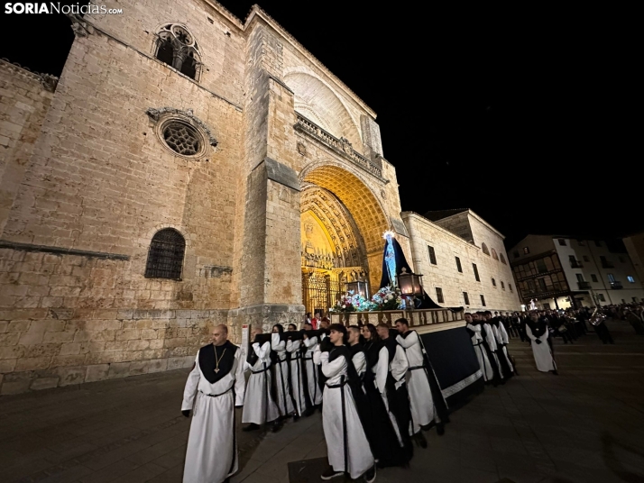 GALERÍA | Tarde histórica para El Burgo de Osma: 16 cofradías han recorrido sus calles
