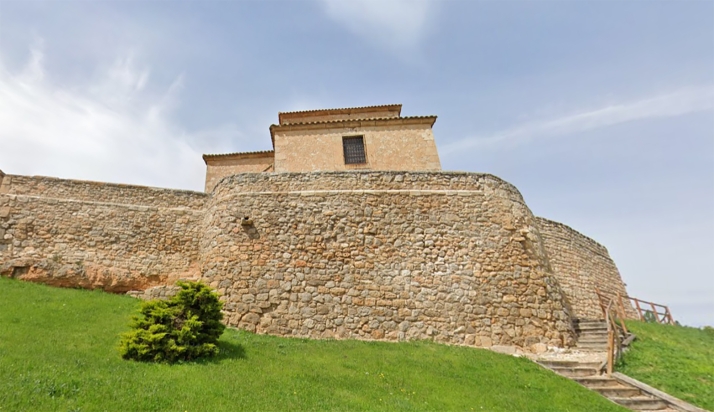 Villasayas obrará en el muro defensivo de su iglesia parroquial