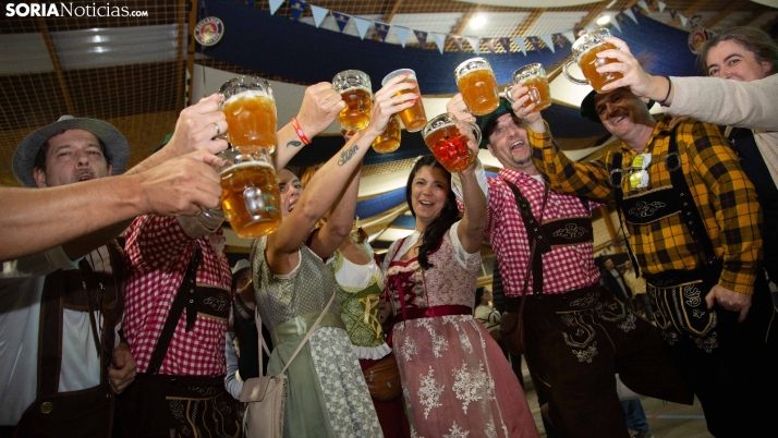 GALERÍA | Camaretas se viste de Baviera para celebrar el Oktoberfest