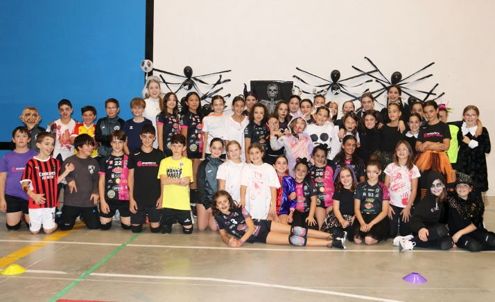 El voleibol comparte protagonismo con los disfraces en la fiesta de Halloween del Sporting Santo Domingo