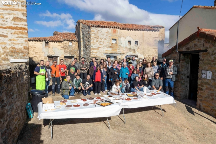 En fotos: el pueblo que multiplica por cinco su población cuando enciende el horno centenario