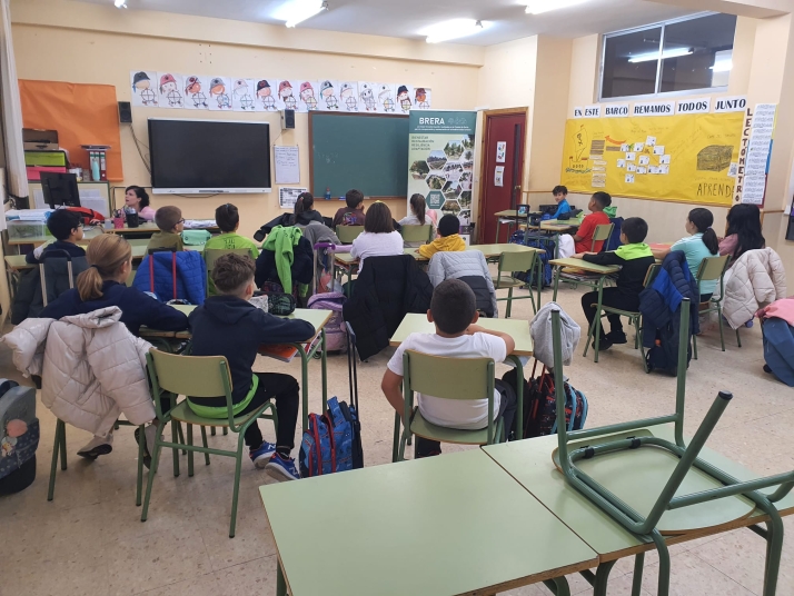 Duerita, la nutria que enseña a los niños de Soria a cuidar el medio ambiente