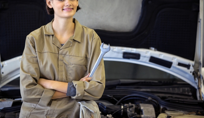 Solo el 1% de alumnos de automoción son mujeres en Castilla y León: el plan de la Junta para cambiarlo