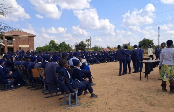 Un pozo con energía solar, la solución de la Fundación Pedro Navalpotro a la escasez de agua en Mbizo