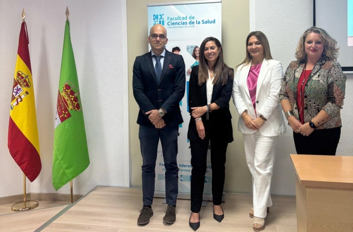 Una profesora de Soria, cum laude por su tesis sobre cáncer de mama