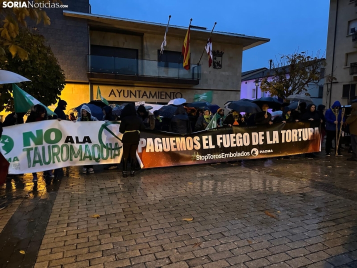 PACMA convencido de que será el último Toro Jubilo: Crónica e imágenes de la manifestación