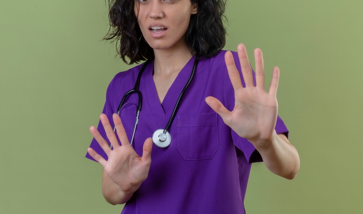 Tocamientos y proposiciones sexuales: la realidad oculta que sufren los sanitarios en Castilla y León