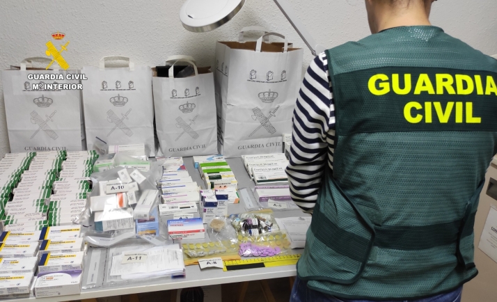 La Guardia Civil detiene en Castilla y León a 22 personas por vender ilegalmente medicamentos por internet