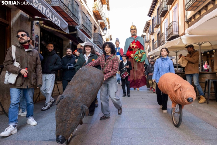 GALERÍA | El Orgullo Matancero se pasea y se degusta, festivo, por El Burgo