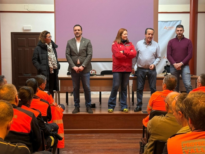 Castilla y León blinda sus pueblos con 429 efectivos especializados en incendios de interfaz