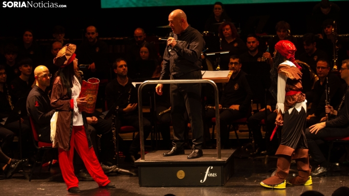 GALERÍA | La Banda y Cruz Roja, fieles a la solidaridad navideña