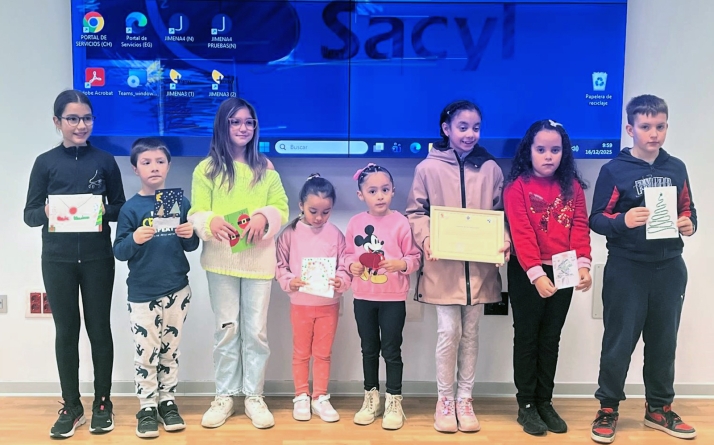 Escolares del Fuente del Rey felicitan la Navidad a los pacientes del hospital