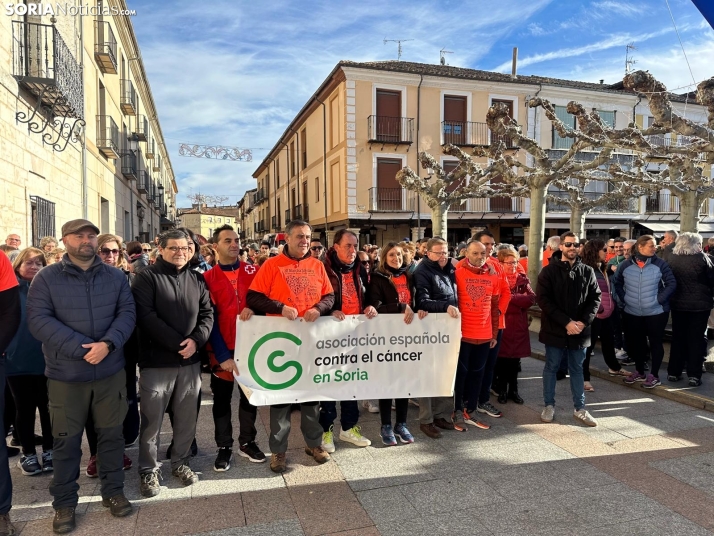 Galería y crónica | El Burgo se viste de naranja para luchar contra el cáncer