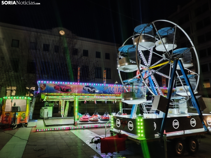 Los cochecitos se instalan en el Espolón por Navidad