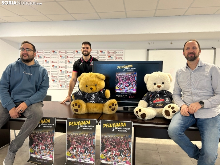 El Sporting Santo Domingo se vuelve a vestir de Papá Noel y organiza una peluchada para los niños más desfavorecidos