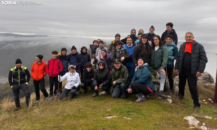 San Leonardo sube su belén al pico de San Cristóbal