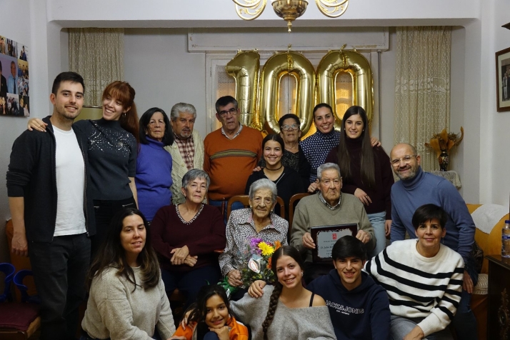 Julio Hernández Mateo alcanza el siglo de una vida dedicado a su familia y a su pueblo